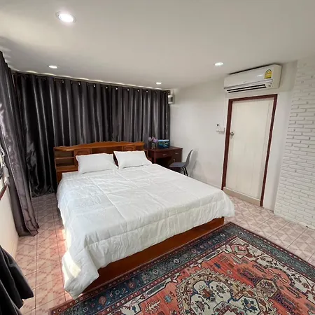 Baan Saen Saran Guest House Bangkok Exterior photo